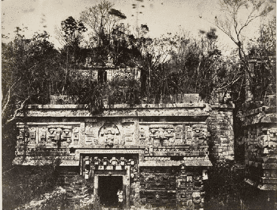 Palais Des Nonnes, à Chichen-Itza - façade principale.