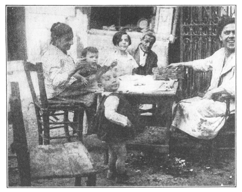 A FAMILY GROUP ON A STREET IN NAPLES